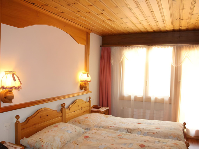 Bedroom 3, Typically Swiss Hotel Tascherhof, Visp