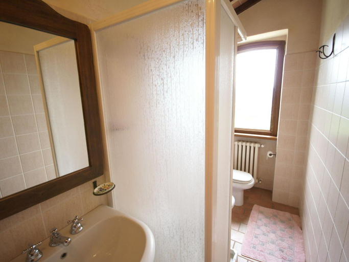 Bathroom 3, Montone Houses, Perugia