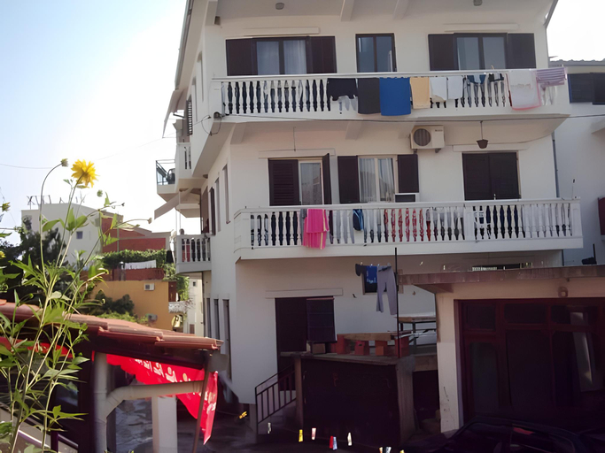 Others 3, Accommodation Milla