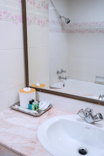 Bathroom 3, Merlin Hotel, Su-ngai Ko Lok