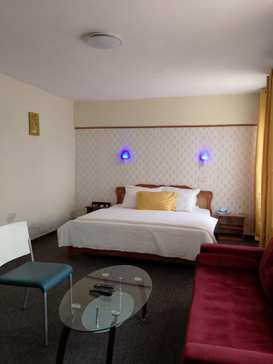 Others 4, Hotel particulier HP, Conakry