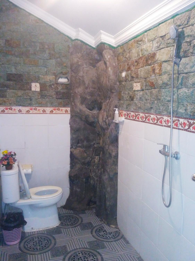 Bathroom 5, Sari Natah Guest house, Gianyar