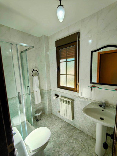 Bathroom, Hostal Montemayor, Salamanca