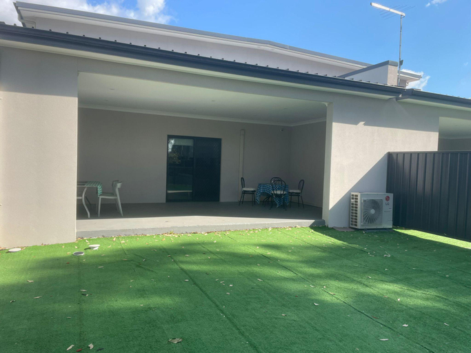 Garden 3, Quiet Spacious Family House 11 Bedrooms, Blacktown  - South-West