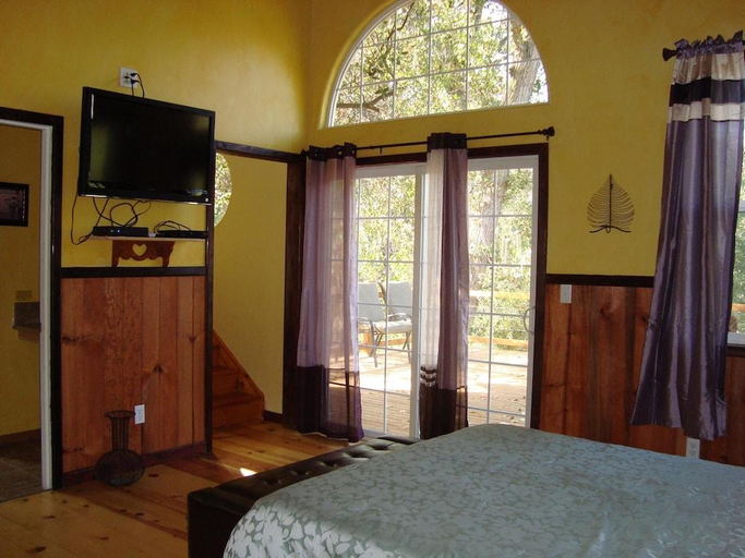 Bedroom 2, Sequoia River Front Cabins, Tulare