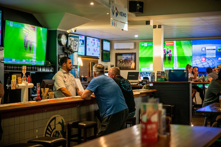 Food & Drinks 3, Caledonian Hotel Echuca, Campaspe - Echuca