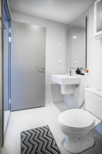 Bathroom 2, The Base Central apartments, Pattaya