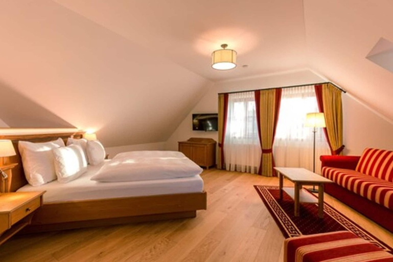Bedroom 4, Hotel & Gaststatte zum Erdinger Weißbrau, München