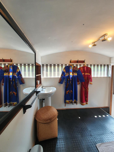 Bathroom 3, Kayube Estate, Livingstone