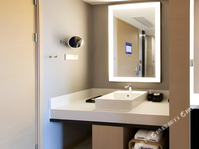 Bathroom 3, Hampton by Hilton Chengdu Chunxi Road, Chengdu
