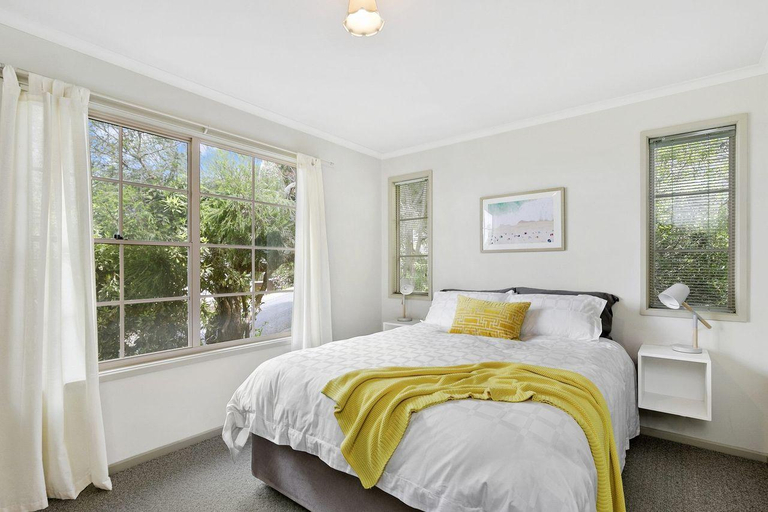 Others 3, Vardon, Surf Coast - West