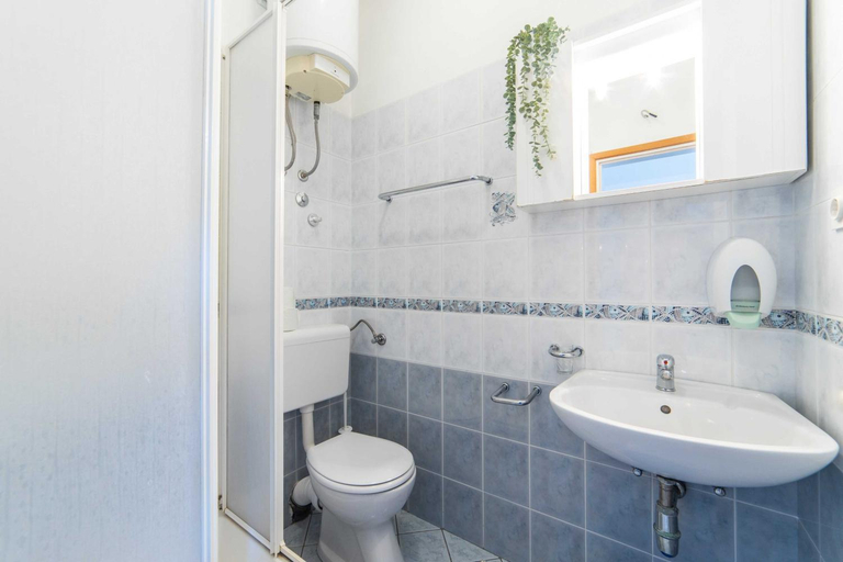 Bathroom, Apartments Tilda- 50m to Pebble Beach, Gradac