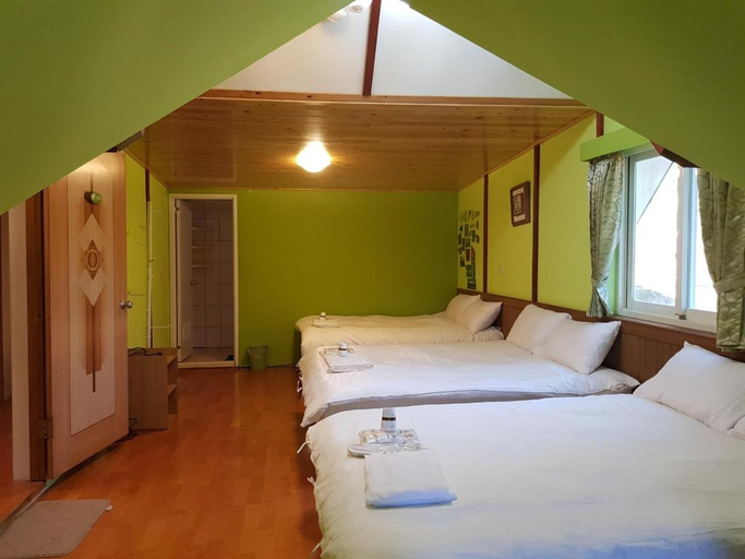 Bedroom 2, CingJing Xiao Zhu, Nantou