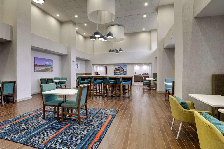 Food & Drinks 5, Hampton Inn & Suites St. Louis-Edwardsville, Madison