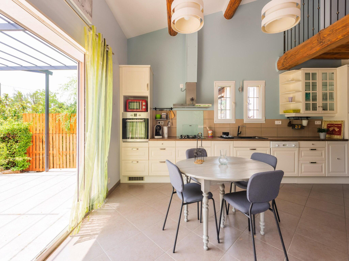 Others 4, Holiday Home in Vaucluse near Mont Ventoux, Vaucluse