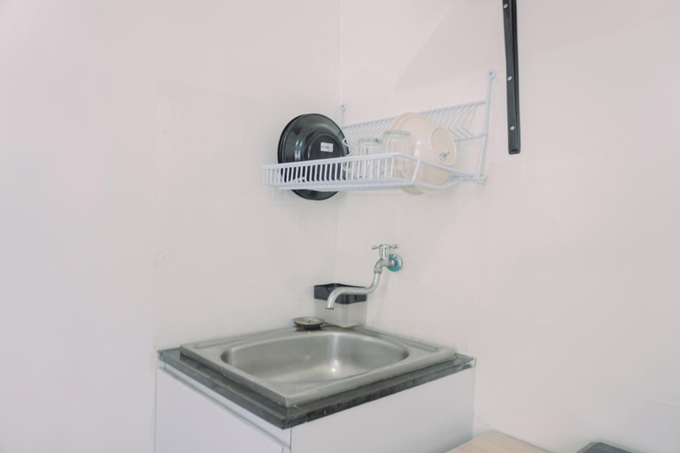 Bathroom 3, Studio Apartment Green Pramuka City By Travelio, Jakarta Pusat