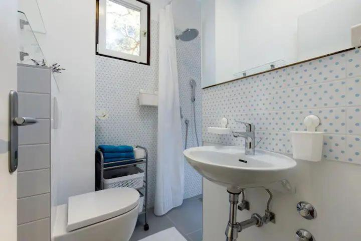 Bathroom 2, Apartment Guest House Nugal, Makarska
