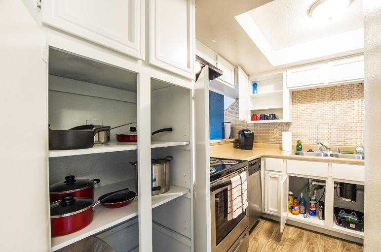 2, The Avenida Condominiums, Pinal