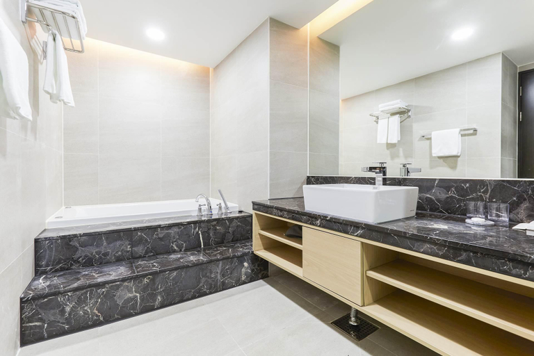 Bathroom 2, Chuncheon The Bricks Hotel at Jackson, Chuncheon
