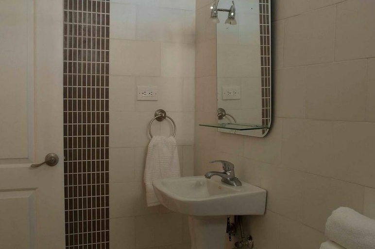 Others 5, D' Franchesis Hostal, Guayacanes