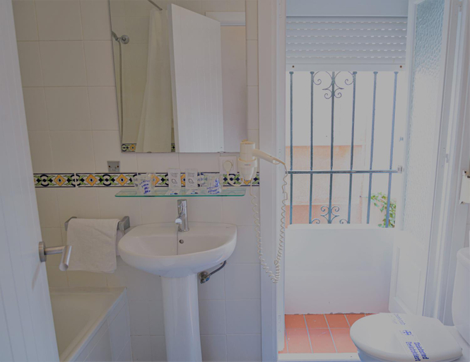 Bathroom 5, Hostal La Calzada, Cádiz