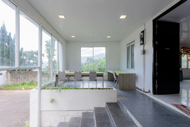 Public Area 3, RedDoorz near Taman Safari 3, Bogor