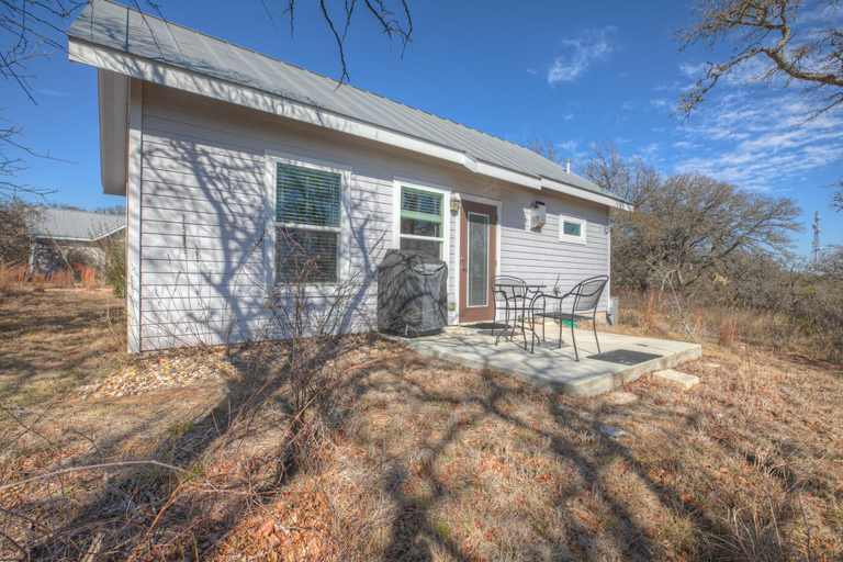 Exterior view 5, Luxury Cottage with Stunning Views-Spa Bath-Patio, Gillespie