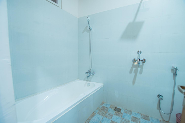 Bathroom 4, Harness Zipline And Adventure Resort, Dhaualagiri