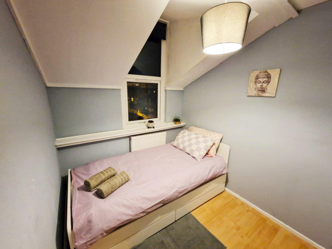 Bedroom 4, Brixton/Oval House, London