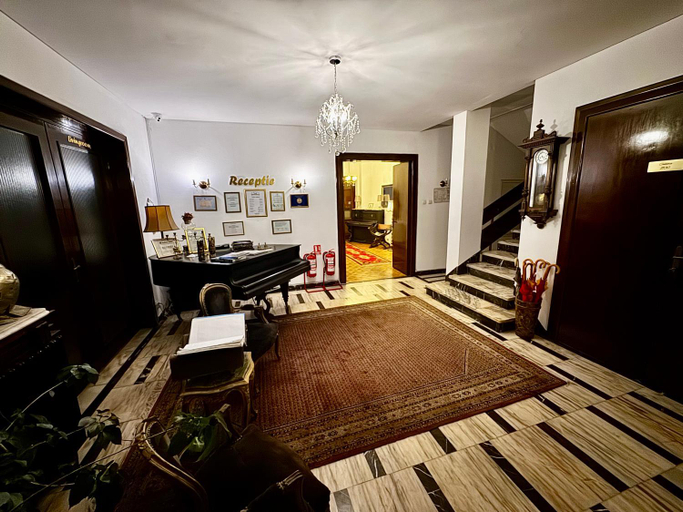 Others 4, Casa Negustorului, Deva