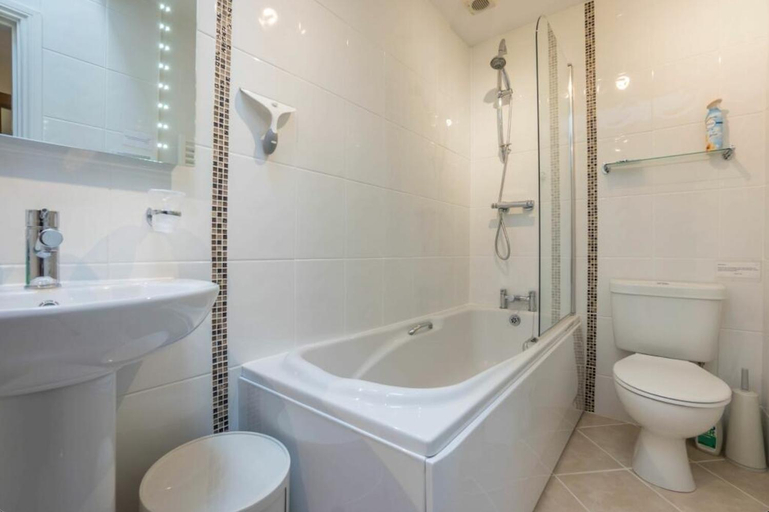 Shower, The Retreat, steps from amenities, Cumbria