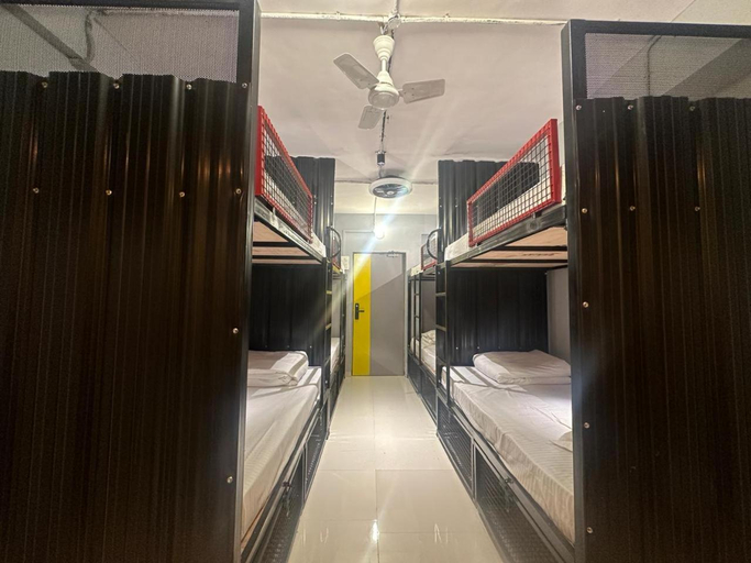 Bedroom 2, Travotown Hostel and CoWork Koregaonpark Pune, Pune