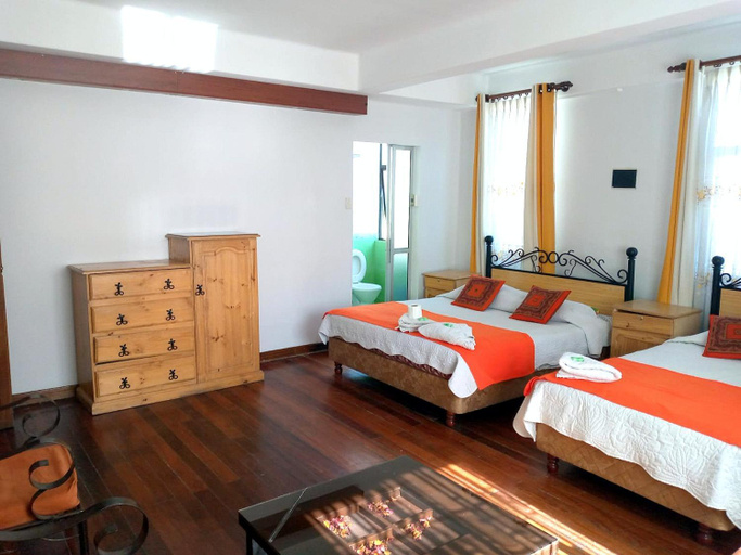 Others 5, Hotel Avenida, Pedro Domingo Murillo