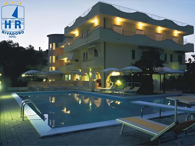 Sport & Beauty 5, Hotel Rivadoro-Spiaggia ombrellone e lettini-Piscina-Parcheggio, Teramo