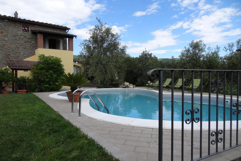 Sport & Beauty, Villa in Vinci with Private Pool Vineyard Views, Pistoia