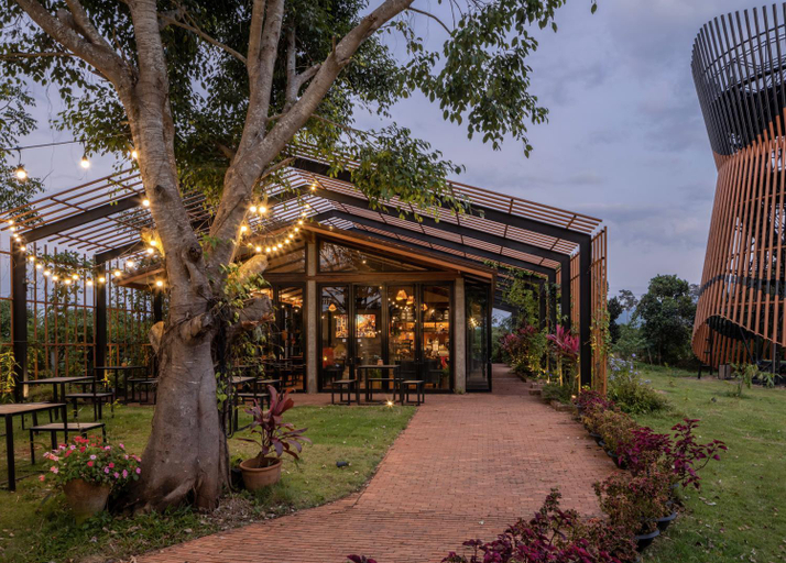 Exterior & Views