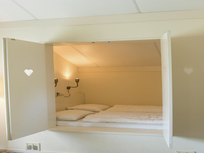 Bedroom 2, Pet friendly getaway, Ameland