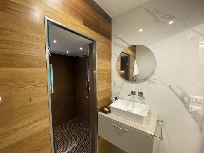 Bathroom 5, Suite san Giorgio, Bari