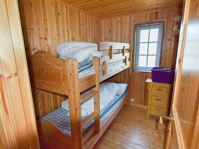 Bedroom 2, person holiday home in Botnhamn, Lenvik