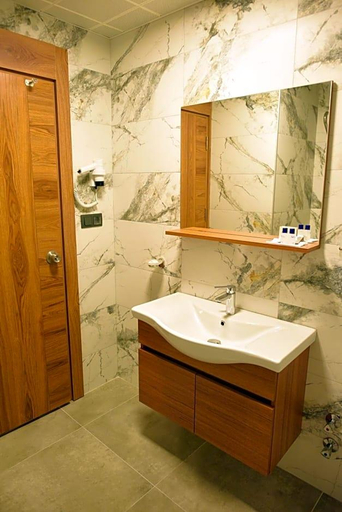 Bathroom 5, Kleopatra Ada Hotel, Alanya