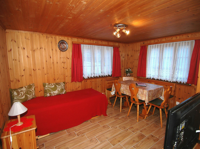 Bedroom 2, Glacier Views Ski Trails, Brig