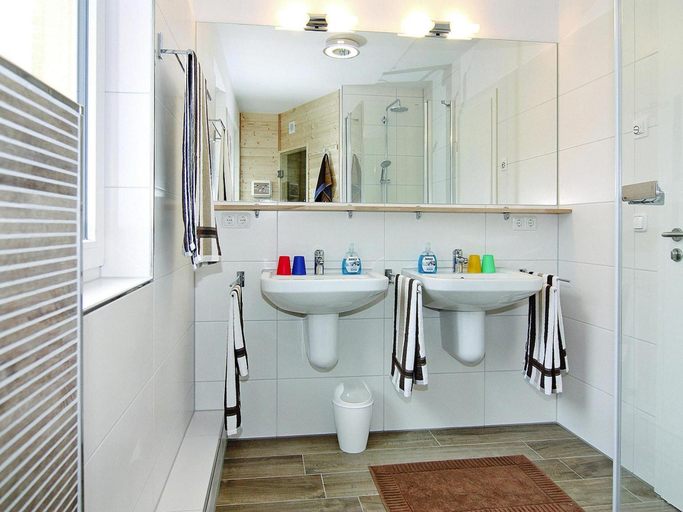 Bathroom 3, Haus in Vieregge am Breetzer Bodden, Vorpommern-Rügen