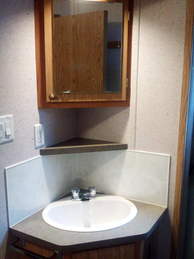 Bathroom, Arctic Homestead Suite 2, Yukon