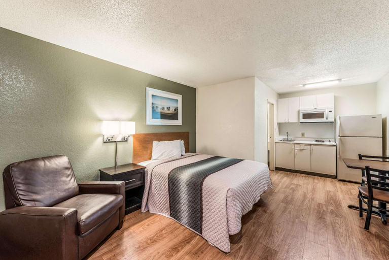 Bedroom 2, Hotel  Cincinnati - Sharonville, Cincinnati