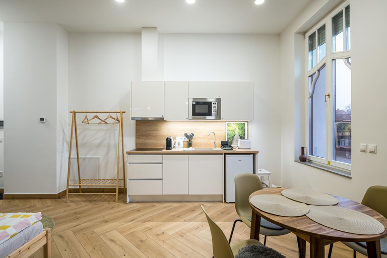 Others 4, Stafetahaz Apartmanok, Vác