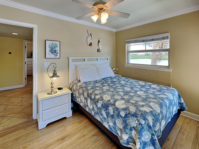 Bedroom 3, Barefoot Beach Resort, Pinellas