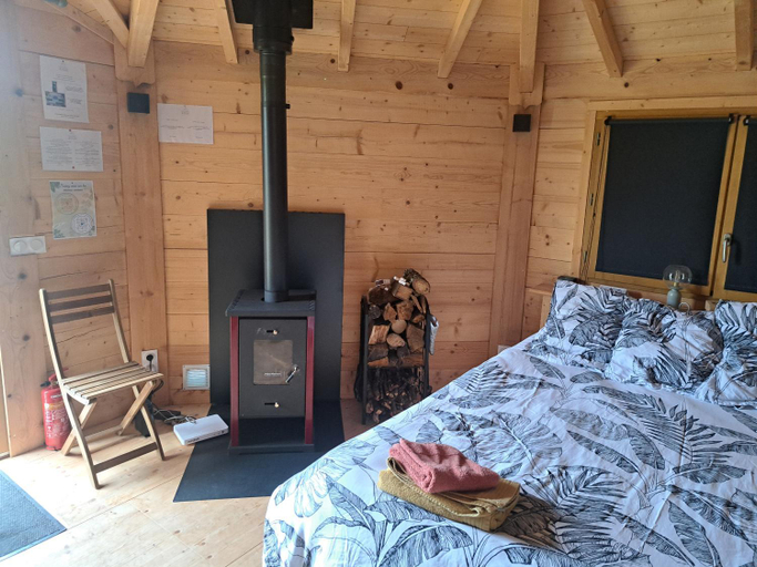 Bedroom 5, kotas au bord de l'eau Les loges du temps a Lunas, Dordogne