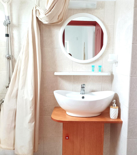 Bathroom 3, Ιno Skiathos, Thessaly