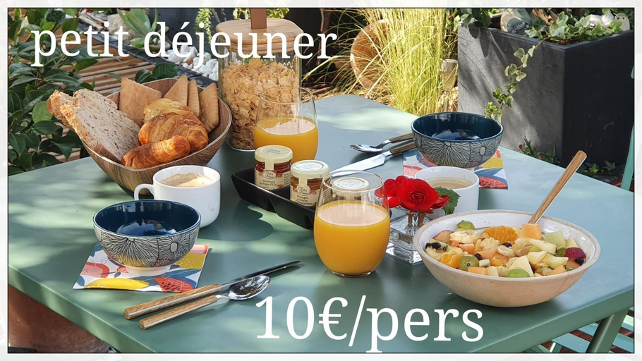 Others 4, Le petit coin de Provence, Gard