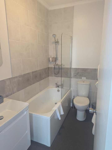 Bathroom 2, The Epperstone, Conwy